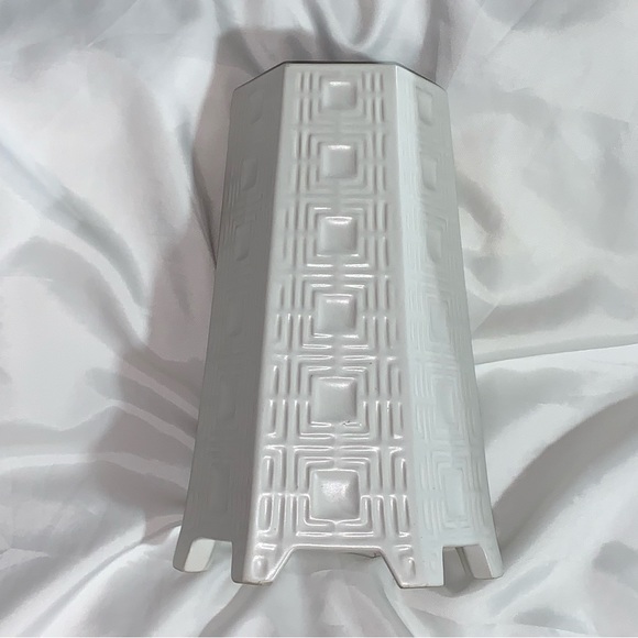 JONATHAN ADLER large/tall footed HEXAGON VASE white MCM glazed ceramic - Picture 11 of 11